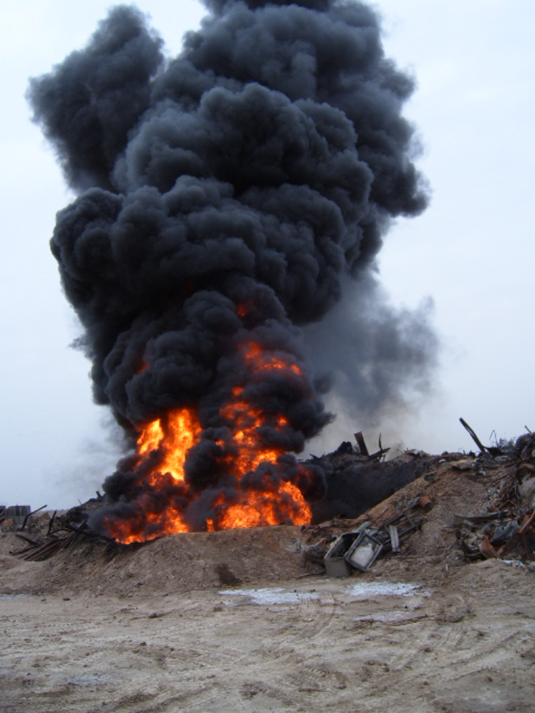 Blahnik_02_Grease-pit-fire-768x1024